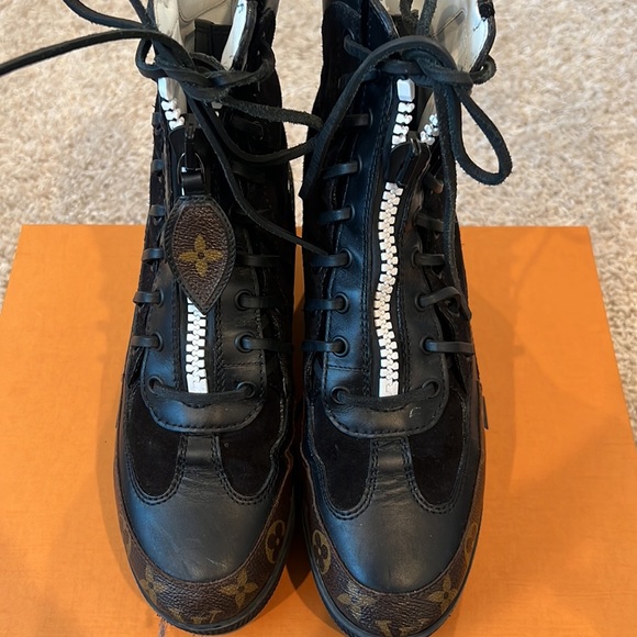 Louis Vuitton lace up Boots - Picture 5 of 14